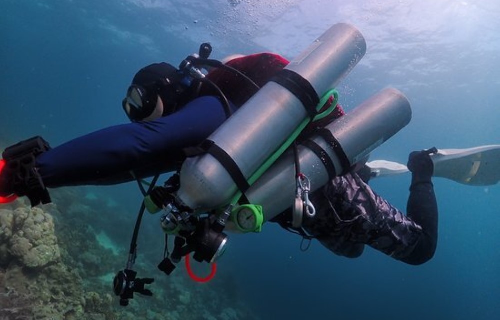 Twin Tank Dive